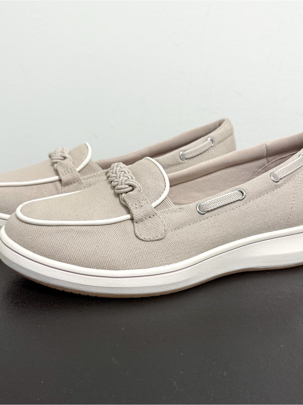 Clarks Cloud Steppers BreezeSky Bay Beige Sand Canvas Ivory Slip On Shoes 9 Wide